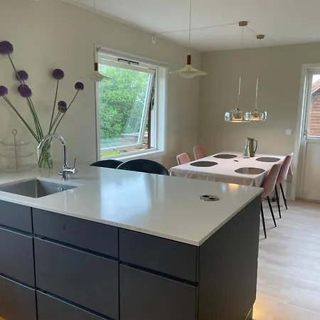 Appartement New Renovated 2 Bedrooms Free Parking 5mins Driving Bus To Ons