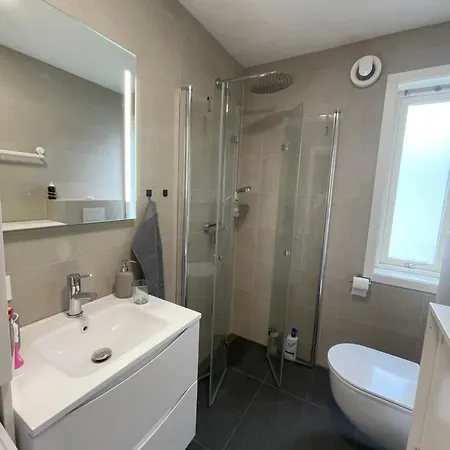 New Renovated 2 Bedrooms Free Parking 5mins Driving Bus To Ons Appartement Stavanger